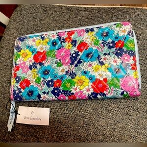 Vera Bradley ‘far out floral’ personal travel organizer!